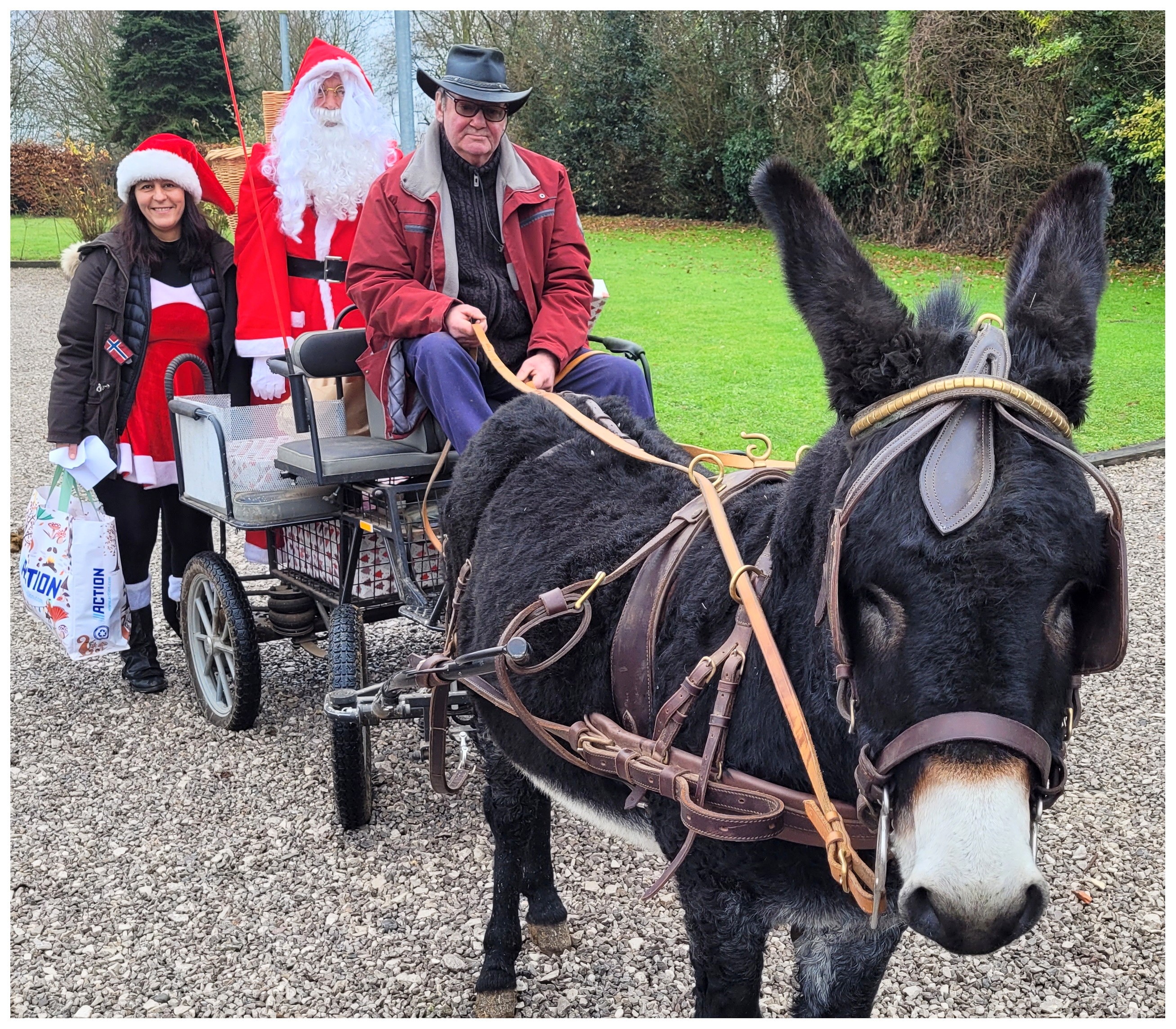 Le Père Noël dans le village