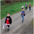 Le Père Noël dans le village