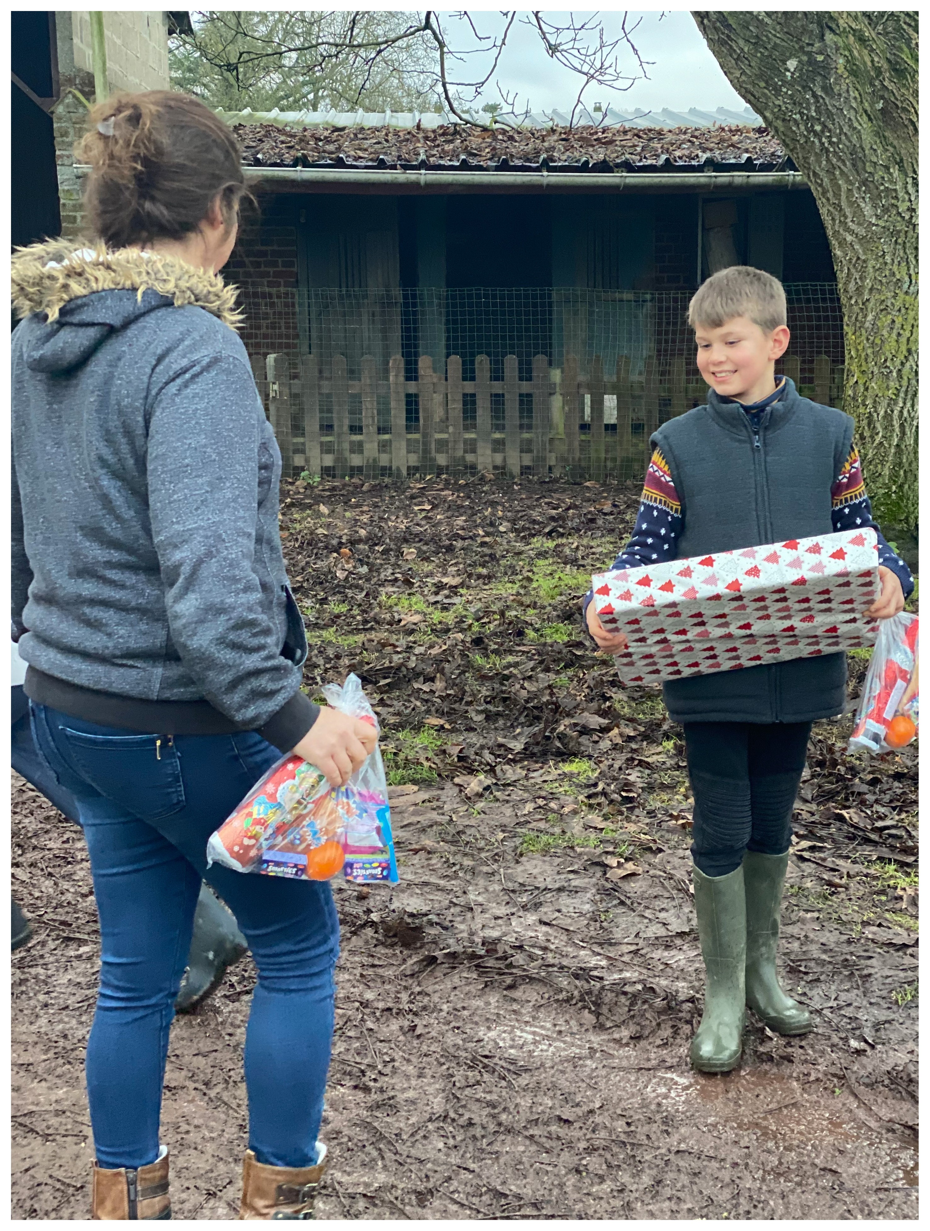 Le Père Noël dans le village